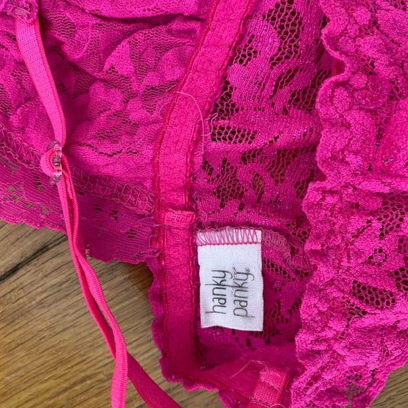 HANKY PANKY Signature Lace Crossover Bralette - Passionate PInk - Picture 7 of 8